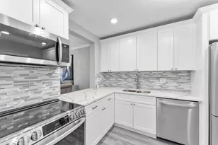 118 Lake Constance Dr, West Palm Beach, FL 33411 - Photo 2