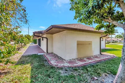 10298 Greentrail Drive N, Boynton Beach, FL 33436 - Photo 22