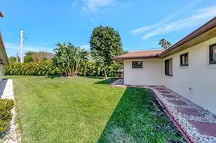 10298 Greentrail Dr N, Boynton Beach, FL 33436 - Photo 32