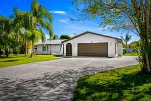 388 SE Tranquilla Ave, Port Saint Lucie, FL 34983 - Photo 2