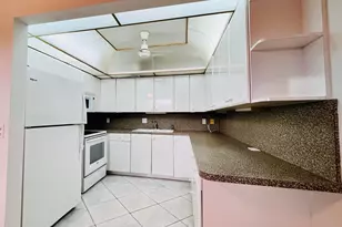 461 Wellington J, West Palm Beach, FL 33417 - Photo 2