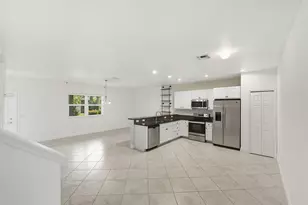 956 NE Trailside Run, Port Saint Lucie, FL 34983 - Photo 4