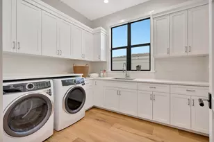 245 Alhambra Pl, West Palm Beach, FL 33405 - Photo 24