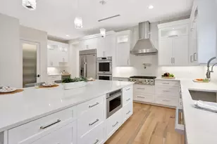 245 Alhambra Pl, West Palm Beach, FL 33405 - Photo 8