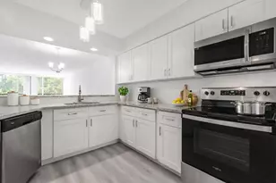 2208 S Cypress Bend Dr, Pompano Beach, FL 33069 - Photo 2