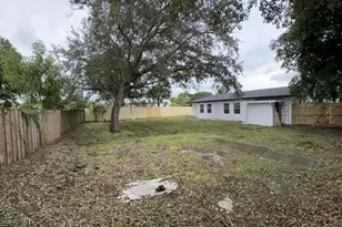 402 NE Armory Cir, Port Saint Lucie, FL 34983 - Photo 10