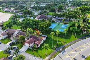 29 Fawlkland Cir, Boynton Beach, FL 33426 - Photo 2