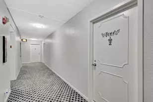 2000 Presidential Way, West Palm Beach, FL 33401 - Photo 28