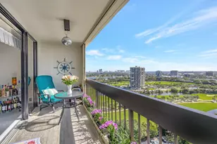2000 Presidential Way, West Palm Beach, FL 33401 - Photo 2