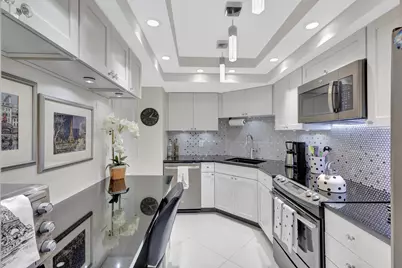 2000 Presidential Way #Ph5, West Palm Beach, FL 33401 - Photo 2