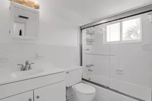 2050 NE 39th St, Lighthouse Point, FL 33064 - Photo 26