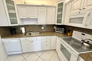 3087 Oakridge U, Deerfield Beach, FL 33442 - Photo 4