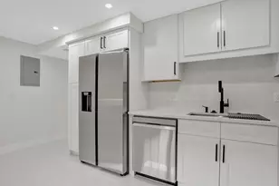 3505 Oaks Way, Pompano Beach, FL 33069 - Photo 8