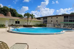 300 Village Green Cir S, Palm Springs, FL 33461 - Photo 18