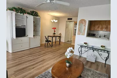 300 Village Green Circle S #408, Palm Springs, FL 33461 - Photo 4