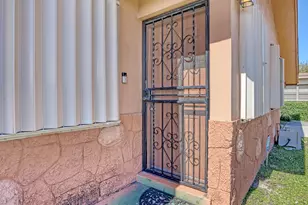 1031 NW 23rd Way, Fort Lauderdale, FL 33311 - Photo 4