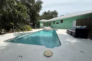 2415 Laurel Ln, Palm Beach Gardens, FL 33410 - Photo 2