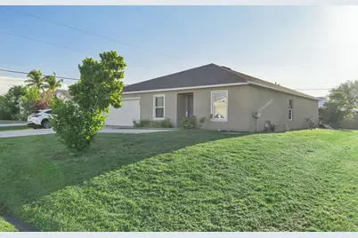 1122 SW Del Rio Boulevard, Port Saint Lucie, FL 34953 - Photo 2