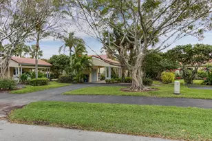 2312 Las Casitas Dr, Wellington, FL 33414 - Photo 12