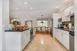 2312 Las Casitas Dr, Wellington, FL 33414 - Photo 16