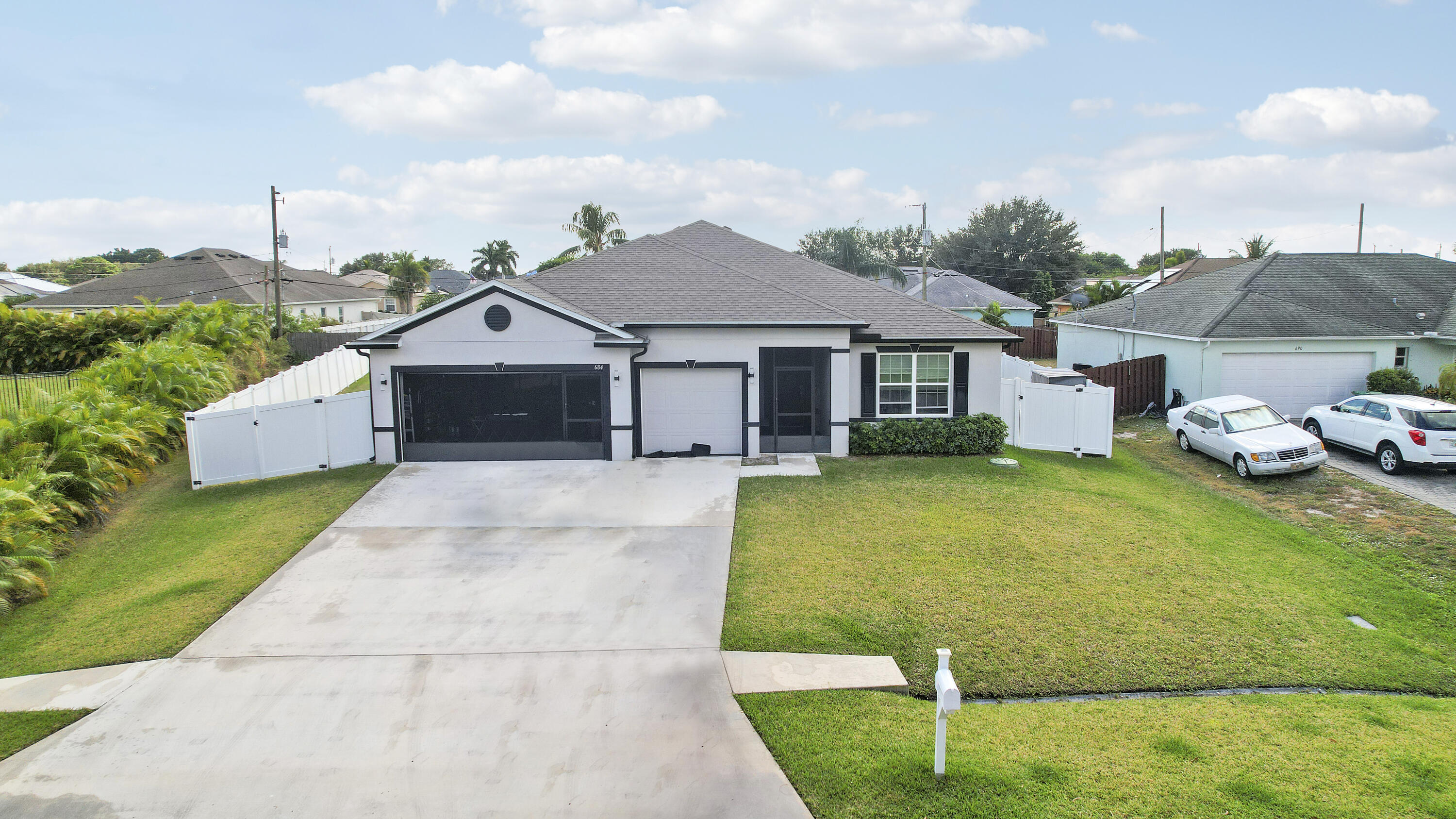 684 SW Jada Rd main architectural view