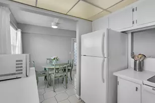 336 Dorset H, Boca Raton, FL 33434 - Photo 10