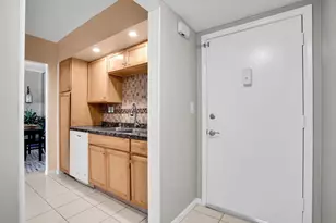 250 NE 20th St, Boca Raton, FL 33431 - Photo 2