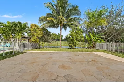 4015 Banyan Trails Drive, Pompano Beach, FL 33073 - Photo 10