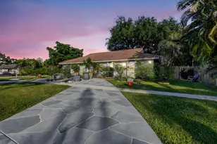7598 W Country Club Blvd, Boca Raton, FL 33487 - Photo 10