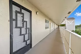 7286 Huntington Ln, Delray Beach, FL 33446 - Photo 4
