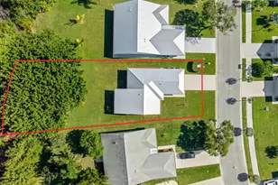 6760 SE Lillian Ct, Stuart, FL 34997 - Photo 4