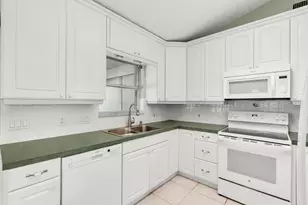 6760 SE Lillian Ct, Stuart, FL 34997 - Photo 24