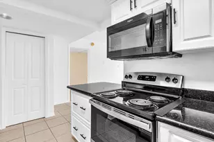 220 Lakeview Dr, Weston, FL 33326 - Photo 10