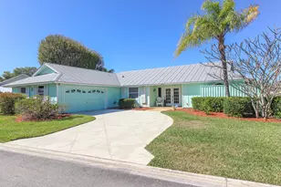 10691 SE Jupiter Narrows Dr, Hobe Sound, FL 33455 - Photo 2