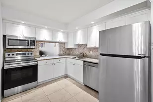 140 Lake Nancy Ln, West Palm Beach, FL 33411 - Photo 2