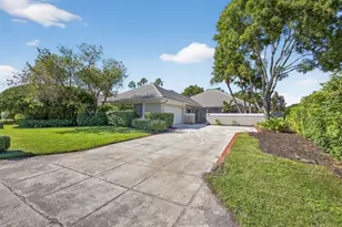 158 Coventry Pl, Palm Beach Gardens, FL 33418 - Photo 2