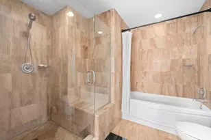 300 S Biscayne Blvd, Miami, FL 33131 - Photo 10