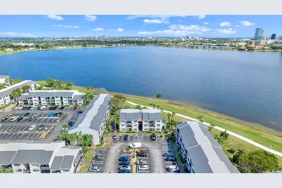 760 Executive Center Drive #14, West Palm Beach, FL 33401 - Photo 2