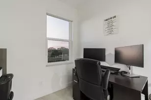 696 NE Waters Edge Ln, Port Saint Lucie, FL 34983 - Photo 34