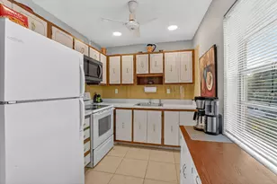 74 Burgundy B, Delray Beach, FL 33484 - Photo 10