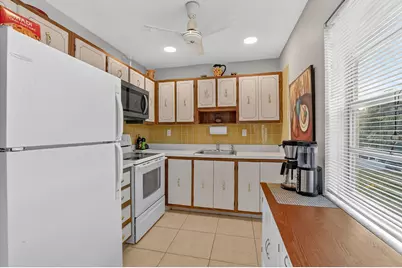 74 Burgundy B, Delray Beach, FL 33484 - Photo 10