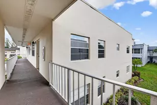 74 Burgundy B, Delray Beach, FL 33484 - Photo 4