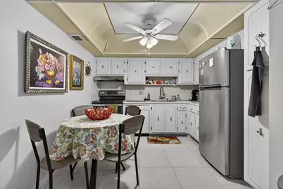 207 Wellington E, West Palm Beach, FL 33417 - Photo 6