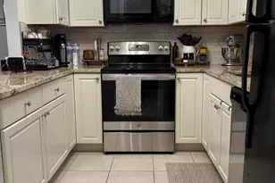 330 Knotty Pine Cir, Greenacres, FL 33463 - Photo 8