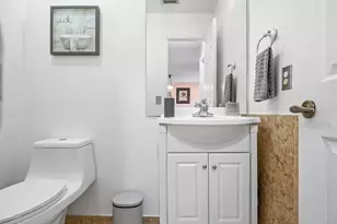 940 SW 96th Ave, Pembroke Pines, FL 33025 - Photo 16