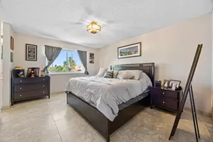 940 SW 96th Ave, Pembroke Pines, FL 33025 - Photo 22