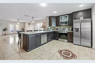 940 SW 96th Avenue, Pembroke Pines, FL 33025 - Photo 10