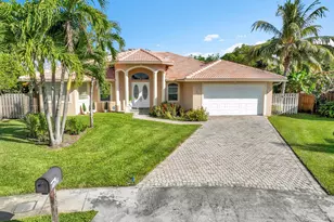 13620 Folkestone Ct W, Wellington, FL 33414 - Photo 2