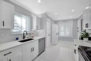2260 NE 62nd St, Fort Lauderdale, FL 33308 - Photo 8