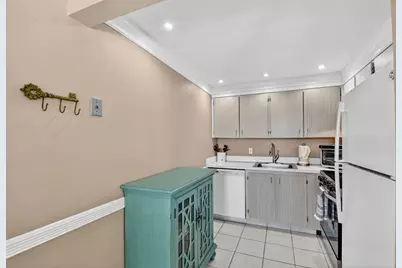 3200 Springdale Boulevard #217, Palm Springs, FL 33461 - Photo 10